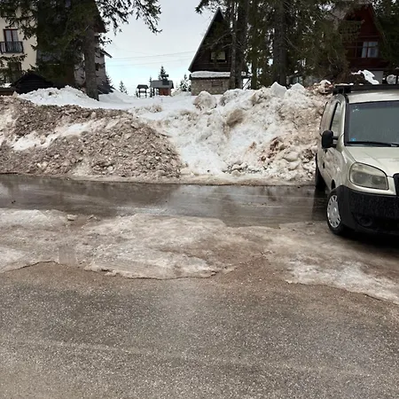 Jahorinska Planinska Kuca アパート *